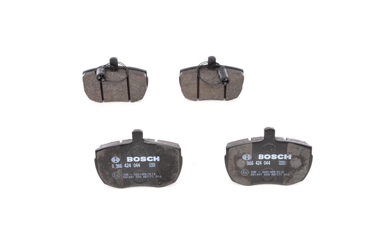BOSCH Brake pad set rear and front IVECO Daily II Platform / Chassis new 0 986 424 044