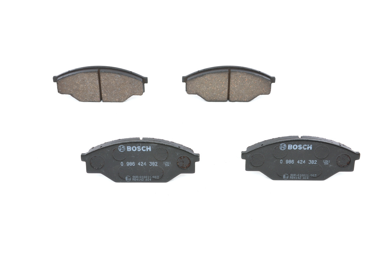 BOSCH Brake pad kit rear and front Toyota Hilux IV new 0 986 424 382