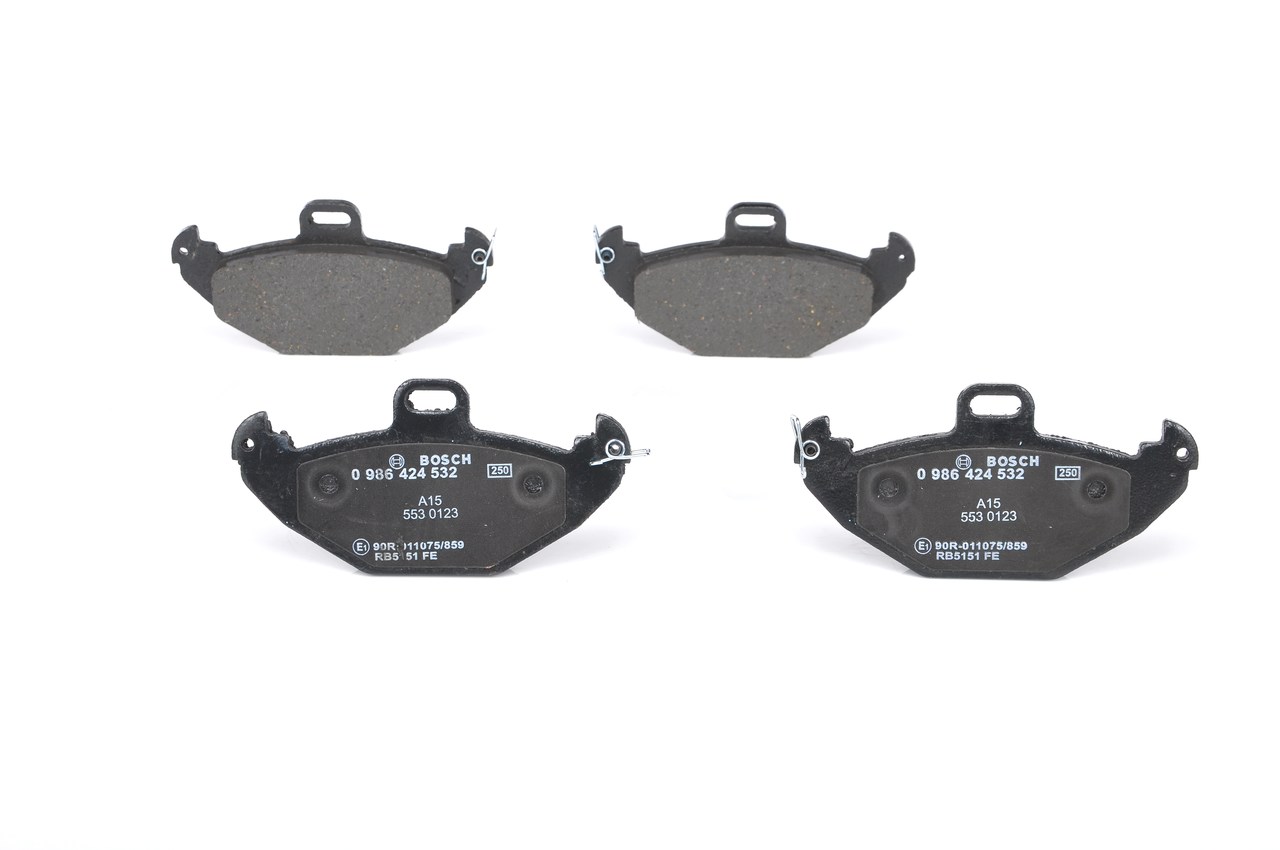 BOSCH 0 986 424 532 Brake pad set Low-Metallic, with anti-squeak plate