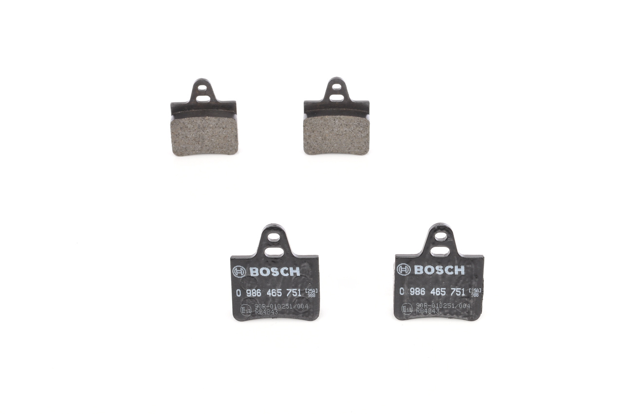 BOSCH 0 986 465 751 Brake pad set Low-Metallic, with anti-squeak plate