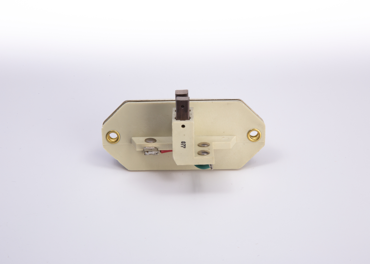 acheter BOSCH 1 986 AE0 011 Régulateur d'alternateur 1 986 AE0 011 à un bon prix