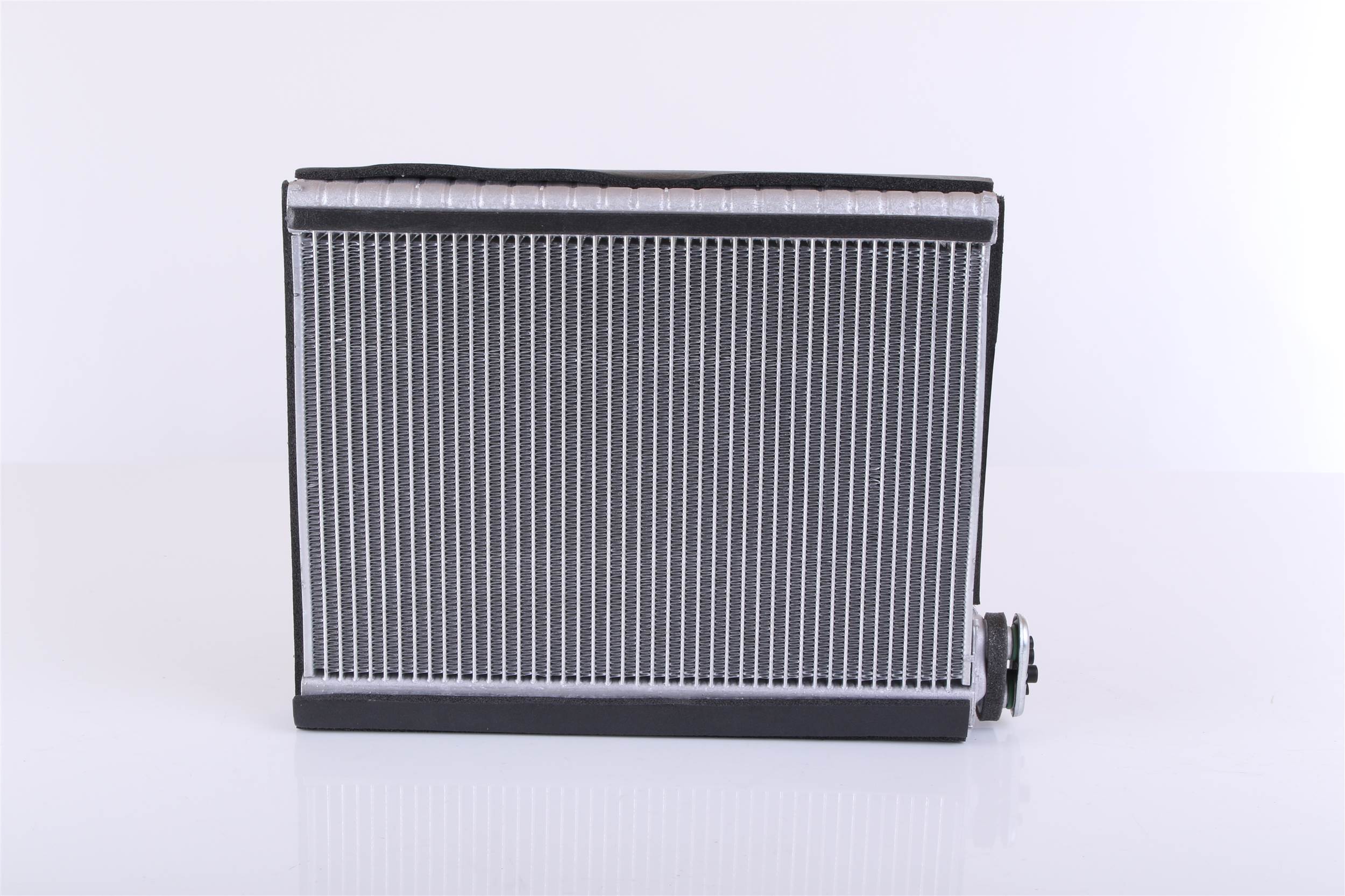 92364 Air conditioning evaporator NISSENS LR043353