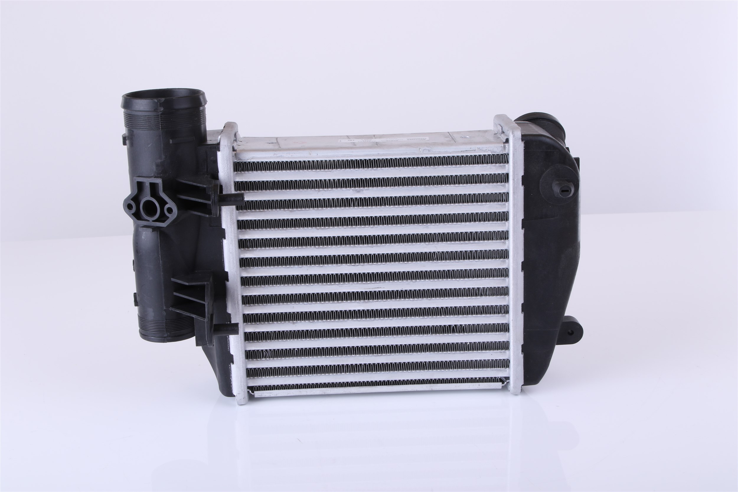 NISSENS 96576 Intercooler billig i online butik