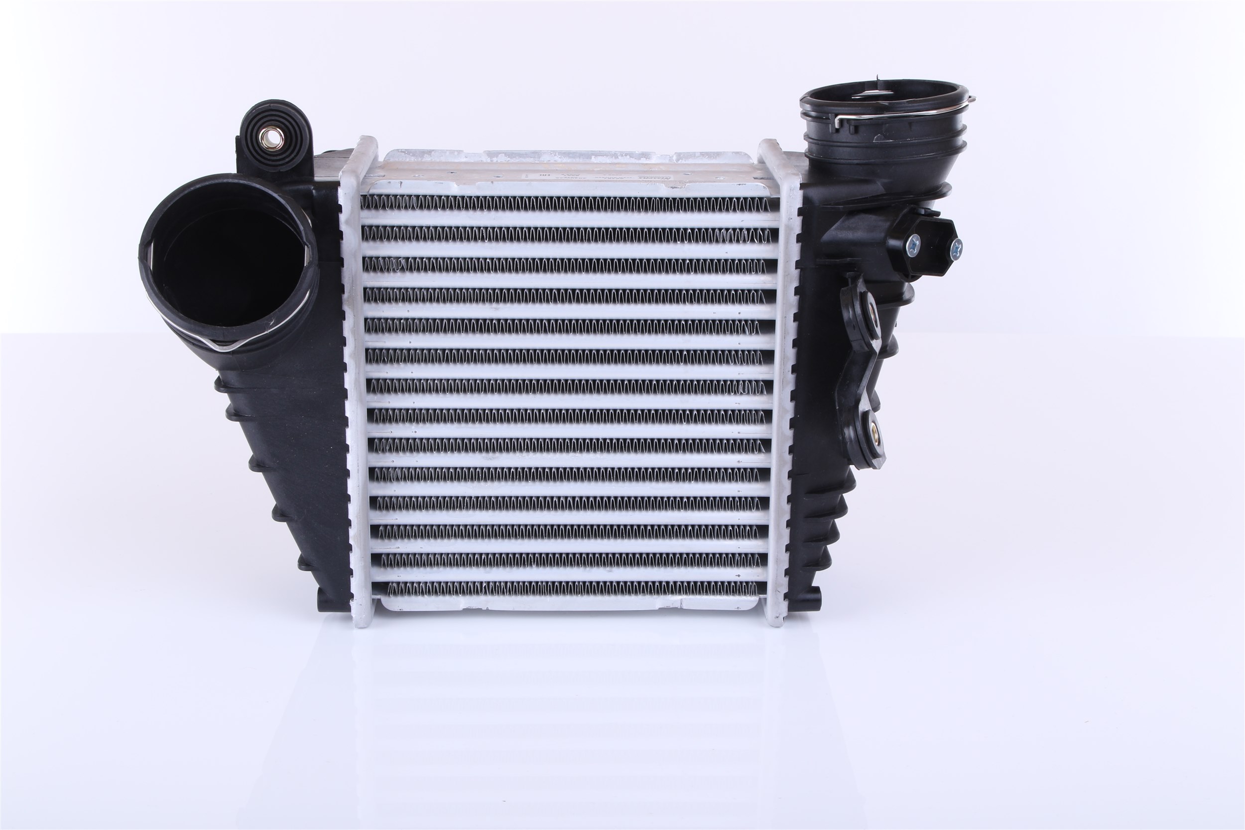 NISSENS 96487 Intercooler met snelkoppelingen, Aansluiting links, haaks