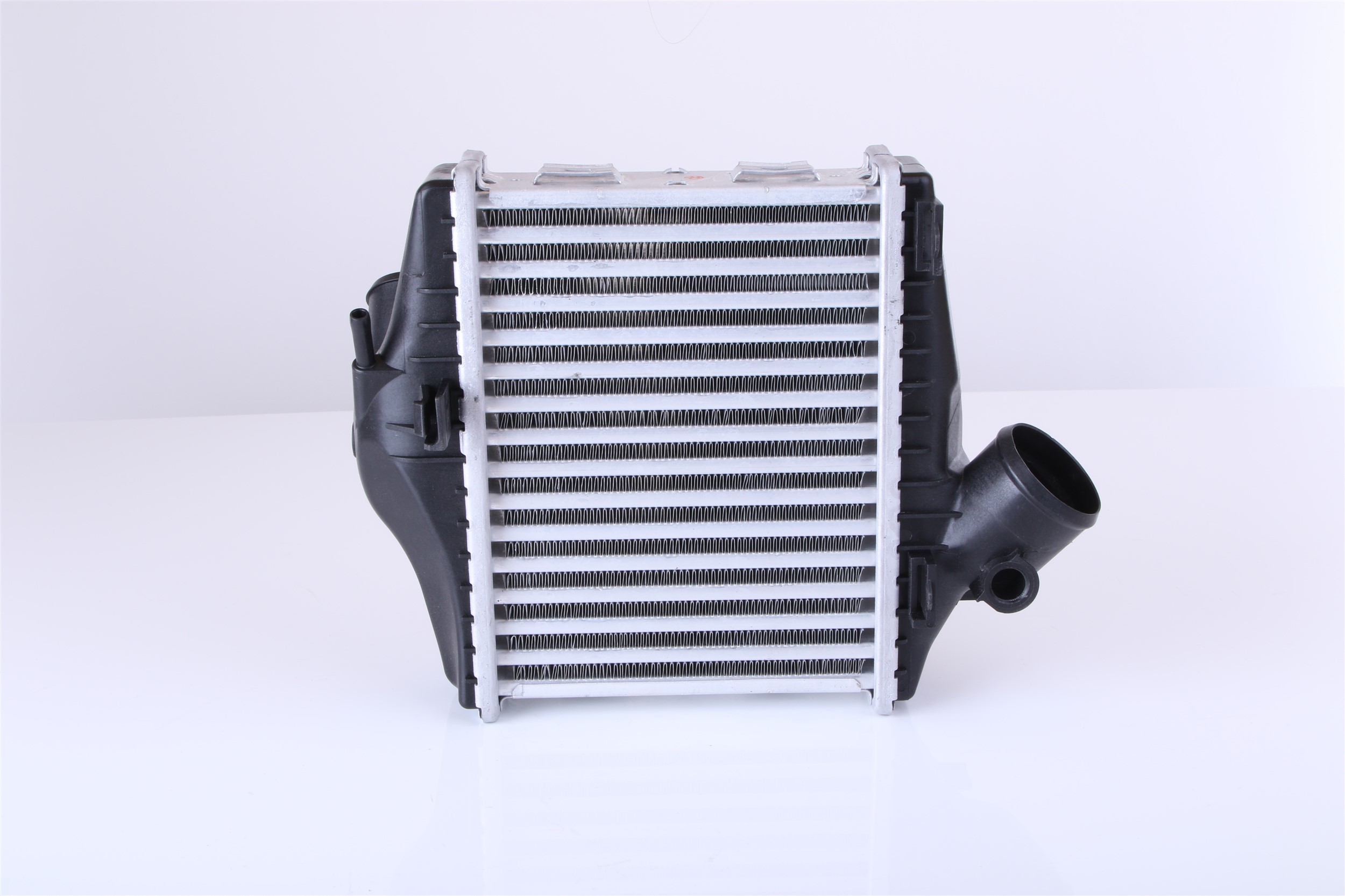 NISSENS 96579 Intercooler without quick coupling, Right connector, angled