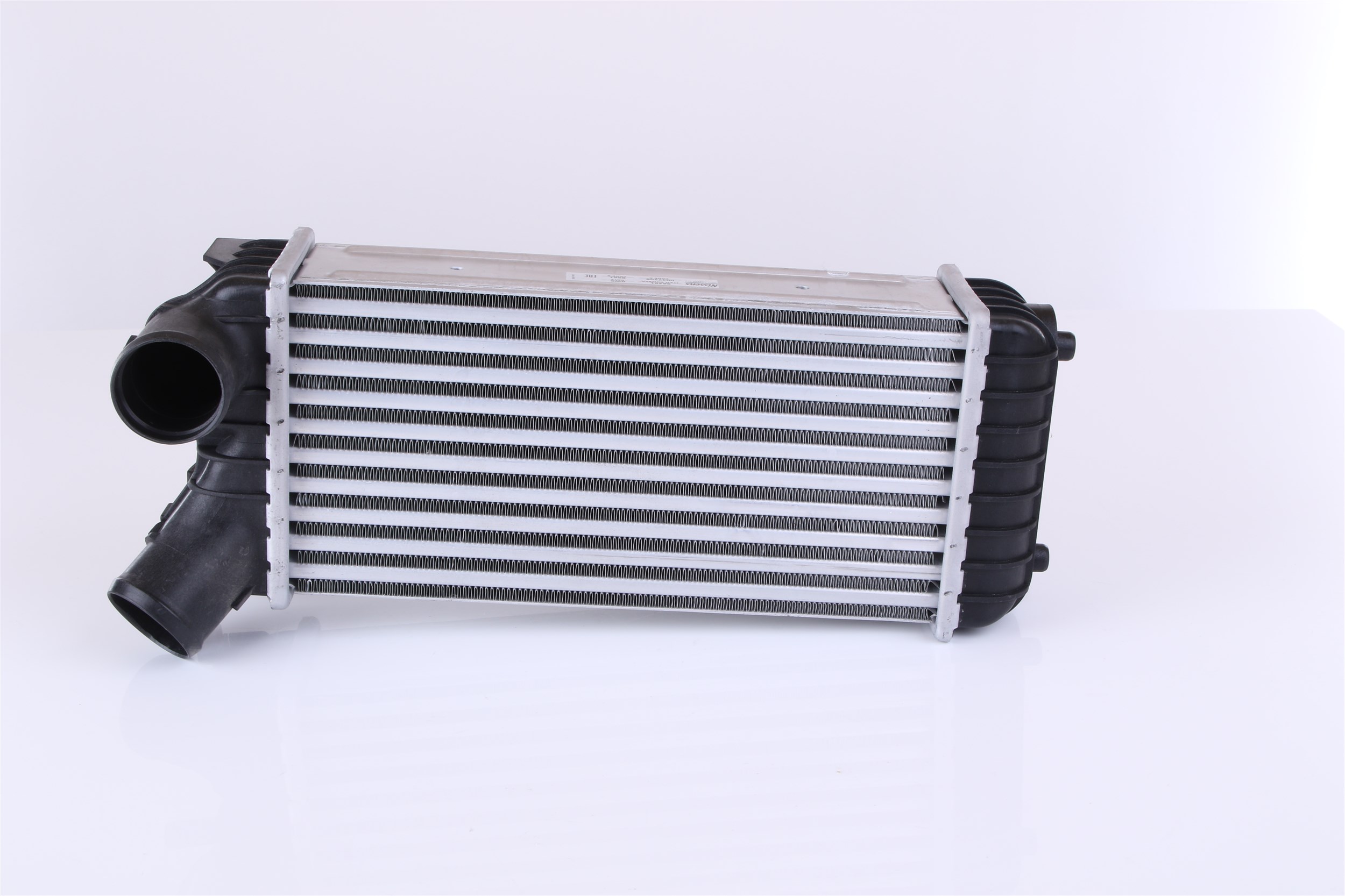 NISSENS 96491 Intercooler sin acople rápido, Conexión izquierda, en ángulo