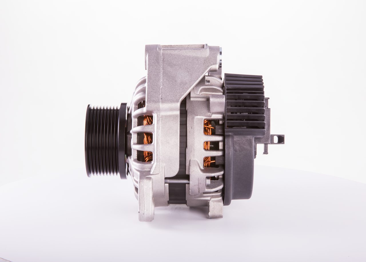 C 5M-80 28V IAM F000BL0739 Dynamo BOSCH A 457 154 06 02 MAN